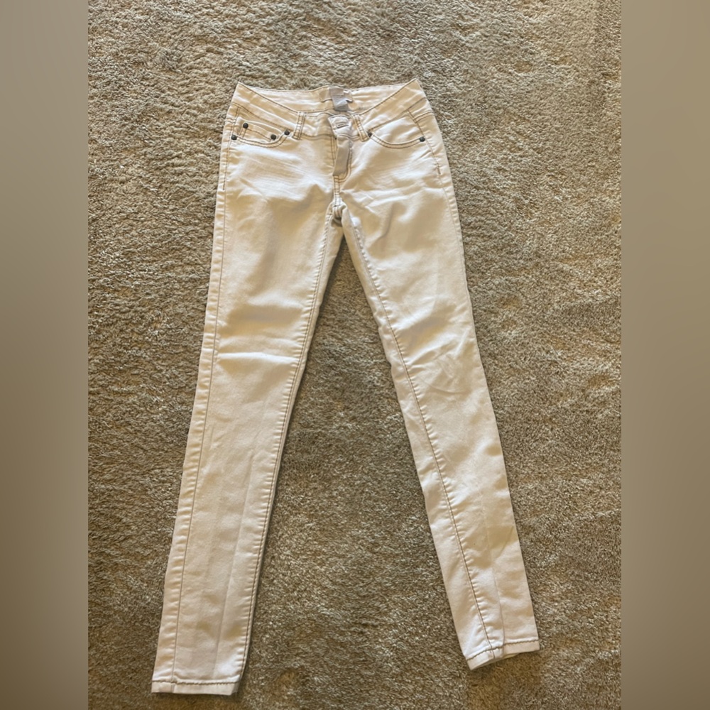 White skinny jeans